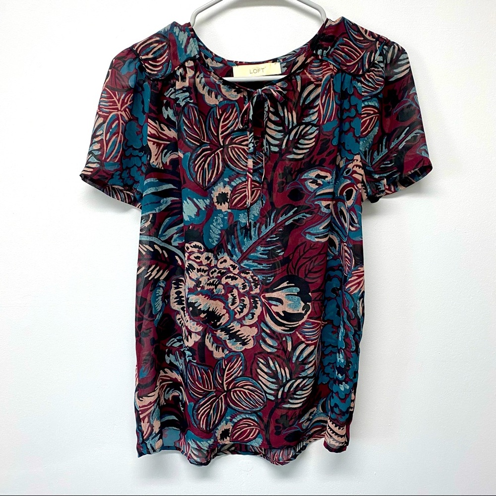 Loft floral short sleeve tunic round neck with v opening and tie Women's size XS